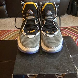 Lebron XIX size 8.5 men